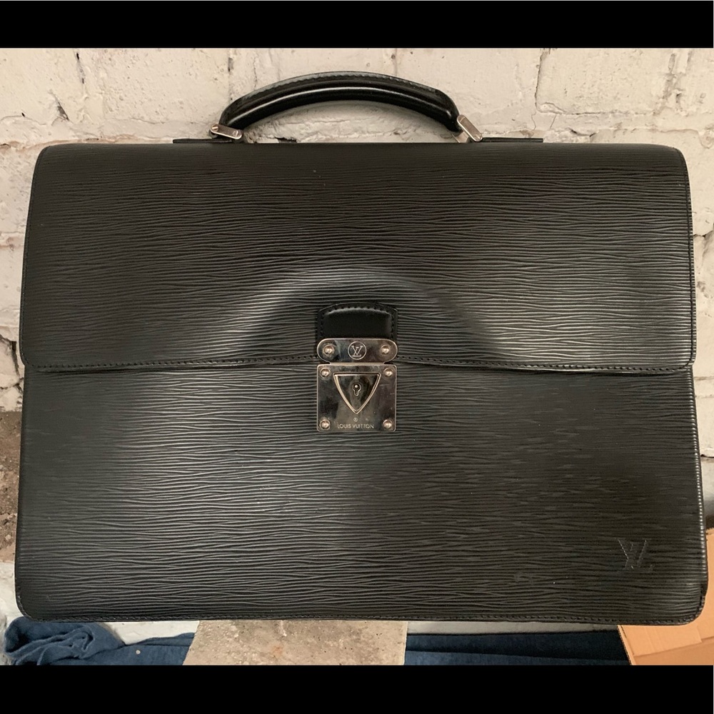 Authentic Black Taiga Leather Louis Vuitton - Picture 2 of 3
